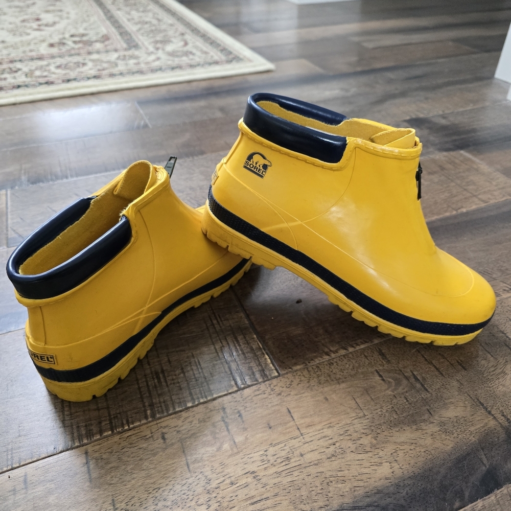 Sorel Little Drizzle Zip Yellow Rain Boots. Women's 5 (Fits like 6.5-7)